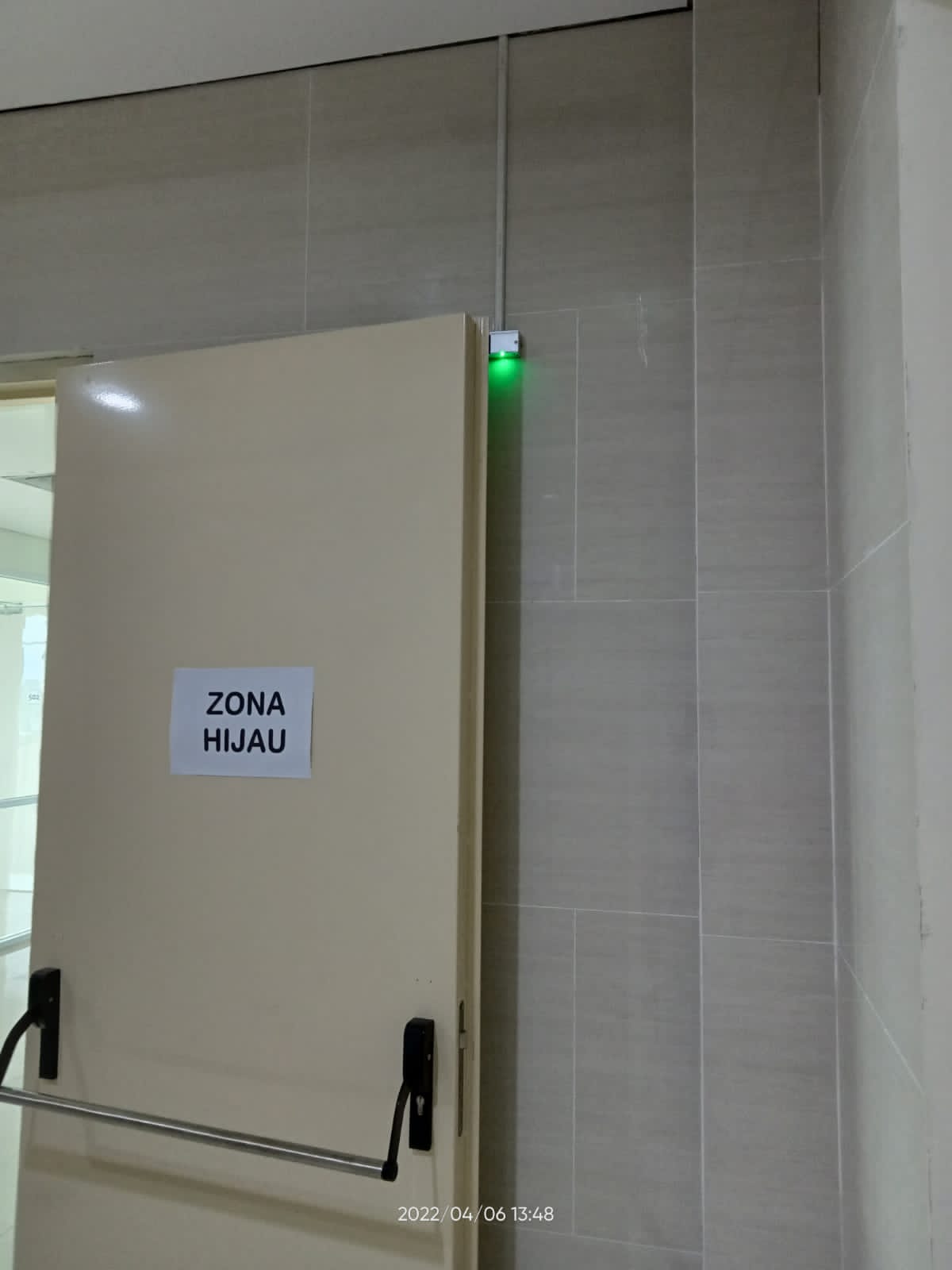 AUTOMATIC DOOR FOR EMERGENCY EVACUATION Image 2