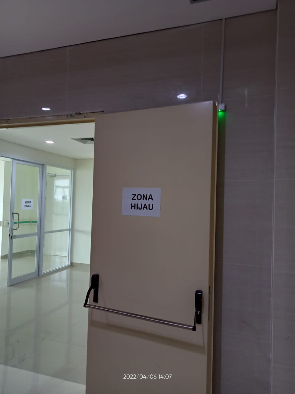 AUTOMATIC DOOR FOR EMERGENCY EVACUATION Image 3