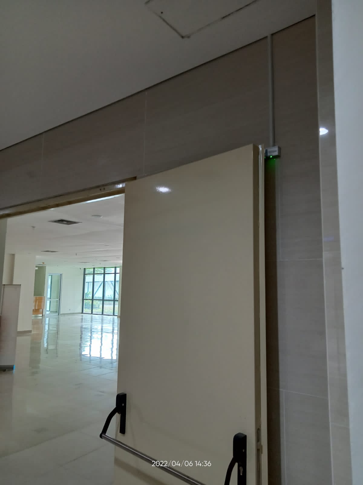 AUTOMATIC DOOR FOR EMERGENCY EVACUATION Image 5